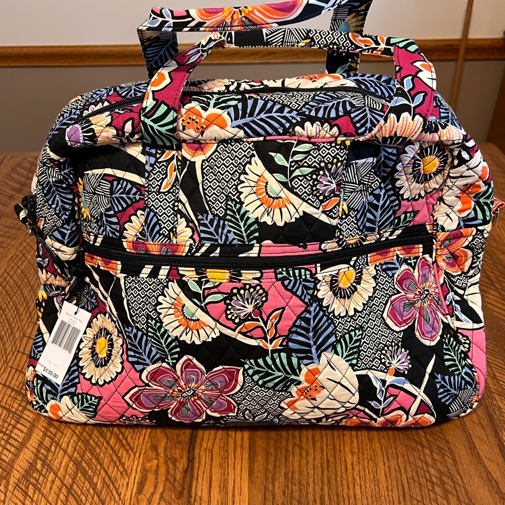 Back to School Sale NWT 🎈Vera Bradley Kauai Floral Medium Traveler Bag 🌺🌞🌴
